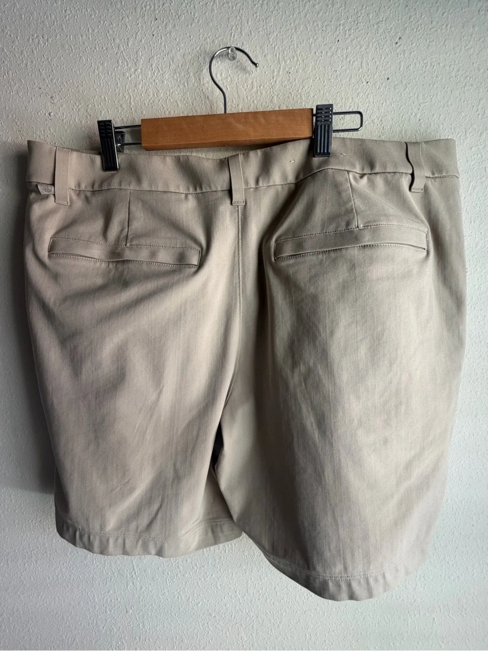 lululemon athletica Men's Khaki Flat-Front Performance Shorts